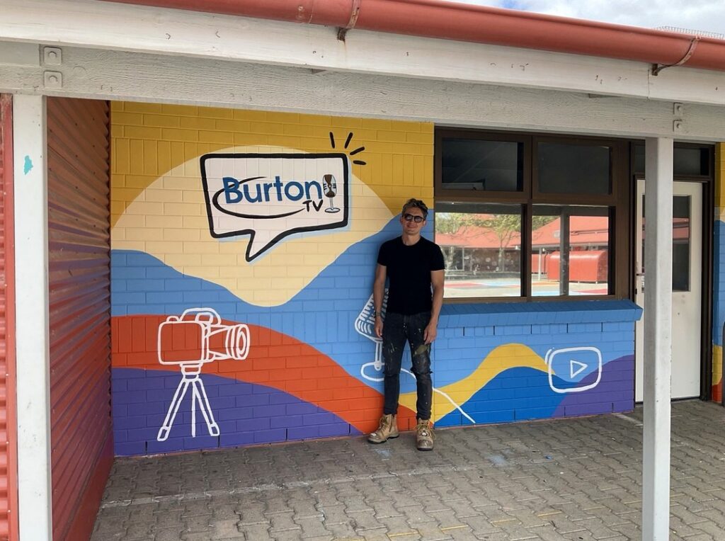 Diegodalo in front of the finished Burton TV school mural
